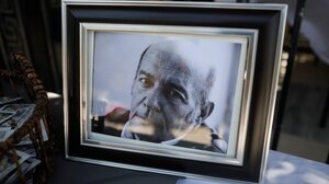 Βασίλης Παπαβασιλείου: Πλήθος κόσμου στην κηδεία του σπουδαίου θεατράνθρωπου