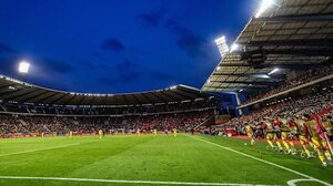 Φίλαθλος της Ουαλίας νοσηλεύεται μετά την πτώση του από τις κερκίδες στον αγώνα με το Βέλγιο