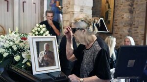 Πετρολούκας Χαλκιάς: Σε λαϊκό προσκύνημα η σορός του στη Μητρόπολη Αθηνών - Συντετριμμένη η οικογένειά του