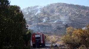Κορωπί: Οριοθετήθηκε η φωτιά, αποκαταστάθηκε η κυκλοφορία των οχημάτων