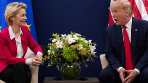 Τραμπ και Φον ντερ Λάιεν διαπραγματεύονται σήμερα στη Σκωτία για τους δασμούς