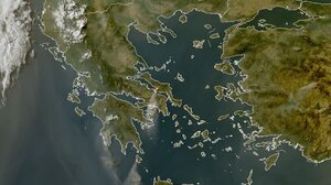Καπνοί "έπνιξαν" την Ελλάδα: Δορυφορική εικόνα από τις πυρκαγιές
