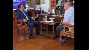 Διάλογος Άδωνι Γεωργιάδη - Αχιλλέα Μπέου on camera... με ποδοσφαιρικούς όρους και... παντόφλες