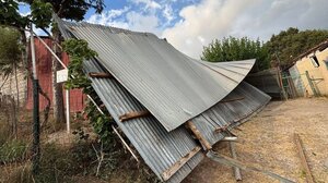 Φθιώτιδα: Ο δυνατός αέρας ξήλωσε στέγη ποιμνιοστασίου (φωτογραφίες)