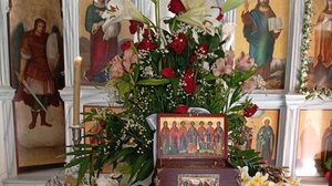 Πλήθος πιστών προσκύνησε στον Άγιο Παντελεήμονα στο Πανάνειο