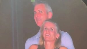 Coldplay: Η Κρίστιν Κάμποτ παραιτήθηκε από την Astronomer μετά την επίμαχη «αγκαλιά» με τον πρώην CEO της εταιρείας