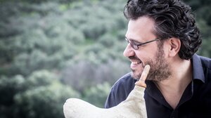 Ο Δημήτρης Σγουρός στο Καφέ του Αρχαιολογικού Μουσείου Χανίων