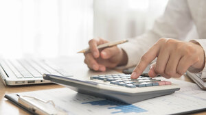 «Bαρύ» το δεύτερο εξάμηνο για νοικοκυριά και επιχειρήσεις - Πώς θα πληρωθούν 14 δισ. φόροι