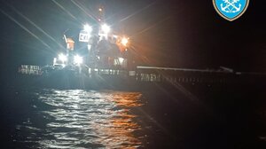 Σητεία: Δύο συλλήψεις μετά την προσάραξη του φορτηγού πλοίου - Βίντεο από την επιχείρηση διάσωσης