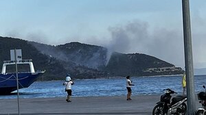 Σε ύφεση η φωτιά στη Θάσο