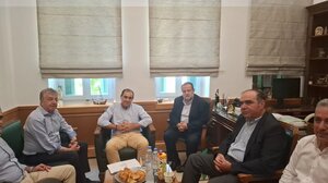 Αρκαλοχώρι: Τέσσερα χρόνια μετά τον σεισμό, οι υποσχέσεις επαναλαμβάνονται και τα κοντέινερ παραμένουν