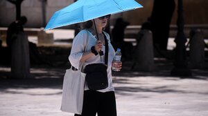 Καύσωνας: Συνεδρίασε η Επιτροπή Εκτίμησης Κινδύνου– Ενισχύονται οι άνεμοι από την Τετάρτη