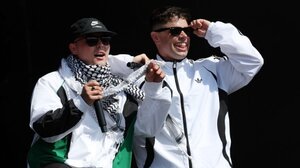 Απαγορεύτηκαν οι Kneecap στην Ουγγαρία λόγω «ύμνων» σε Χαμάς και Χεζμπολάχ