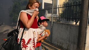 Πυρκαγιές: Σε επιφυλακή η Αστυνομία στο Κρυονέρι - Συγκλονιστικές φωτογραφίες 