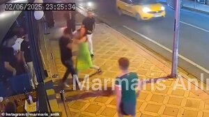 Τουρκία: Άγριο ξύλο έξω από εστιατόριο στη Μαρμαρίδα - Υπάλληλοι γρονθοκόπησαν και γυναίκες (βίντεο)