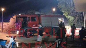 Όλη νύχτα σε επιφυλακή για τη φωτιά στα Ενετικά Τείχη στο κέντρο του Ηρακλείου!