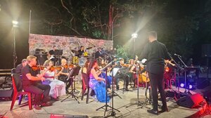 Ρέθυμνο: Μια μαγική βραδιά αφιερωμένη στον Μίκη Θεοδωράκη, στα Αγκουσελιανά- Παλαιολουτρα!