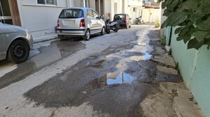 Ηράκλειο: Νερό δεν έχουμε να πιούμε, αλλά τρέχει «ρυάκι» στους δρόμους