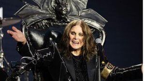 Όζι Όσμπορν: Η εκκεντρική ζωή, η θρυλική σόλο καριέρα, τα βραβεία και οι δαίμονες