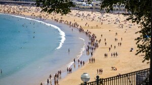 Ισπανία: Οι κάτοικοι στερούνται τις παραλίες της χώρας τους λόγω αύξησης των τιμών στα θέρετρα