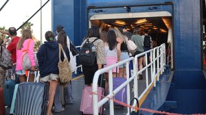 Ταλαιπωρία για 950 επιβάτες στον Πειραιά - Μηχανική βλάβη σε πλοίο που θα πήγαινε Αίγινα και Αγκίστρι