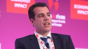 Προκρίνει τα κλειστά στρατόπεδα για την δομή της Κρήτης ο Πλεύρης