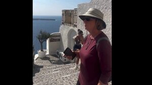 Η πρόταση γάμου στη Σαντορίνη που έγινε το απόλυτο viral φιάσκο