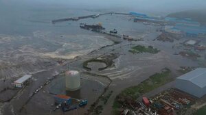 Τσουνάμι στον Ειρηνικό: Εκκενώσεις σε Χιλή, Ισημερινό και προειδοποιήσεις στο Περού μετά τα 8,8 Ρίχτερ