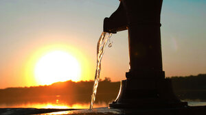 «Πίνουμε νερό από τη βρύση του διπλανού χωριού»