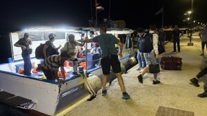 Συναγερμός τη νύχτα στη Σητεία: Φορτηγό πλοίο προσάραξε σε ύφαλο - Σώο το πλήρωμα