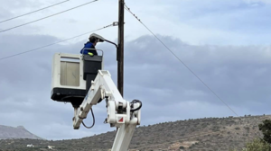 Καθημερινά στα δημοτικά διαμερίσματα το συνεργείο ηλεκτρολόγων του Δήμου Αγίου Νικολάου