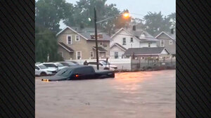 Σφοδρές βροχοπτώσεις στη Νέα Υόρκη - Πλημμύρισε το μετρό, εκατοντάδες πτήσεις ακυρώθηκαν