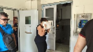 Βόλος: Προφυλακίστηκε η 52χρονη που διακινούσε πορνογραφικό υλικό της κόρης της