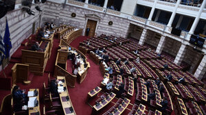 ΟΠΕΚΕΠΕ: Μετωπική σύγκρουση κυβέρνησης–αντιπολίτευσης για την Εξεταστική