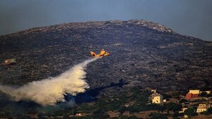 Ενισχύονται οι πυροσβεστικές δυνάμεις στην πυρκαγιά στα Κύθηρα