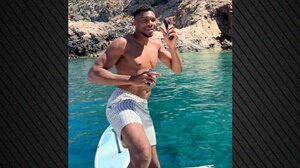 Βίντεο: Ο Γιάννης Αντετοκούνμπο χορεύει πάνω σε σκάφος στην Κρήτη