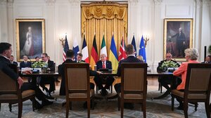 Τραμπ: «Άρχισα προετοιμασίες για τη συνάντηση Πούτιν με Ζελένσκι – Θα ακολουθήσει η Τριμερής»