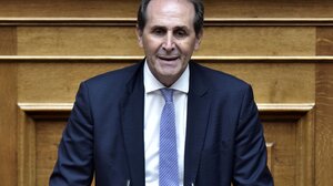 Συλλυπητήρια μηνήματα από τον πολιτικό κόσμο για τον θάνατο του Απ. Bεσυρόπουλου