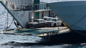 Ρυμουλκήθηκε το φέρι μποτ που προσάραξε στα Νέα Στύρα