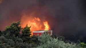 Σε πύρινο κλοιό η Νότια Ευρώπη – Τουλάχιστον τέσσερις νεκροί λόγω των πυρκαγιών και του καύσωνα
