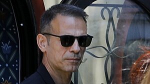 Το τελευταίο «αντίο» στην Αλεξάνδρα Νικολαΐδου: Συντετριμμένος ο Ντέμης Νικολαΐδης