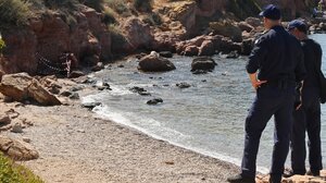 Χειροβομβίδα του Β’ Παγκοσμίου Πολέμου εντοπίστηκε σε παραλία στο Καβούρι