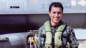 Σήφης Αναστασάκης: «Από την αυλή του σχολείου έβλεπε τα Mirage να πετούν πάνω από τον Κούλε και αποφάσισε να γίνει πιλότος»