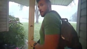 Βίντεο που κόβει την ανάσα: Κεραυνός έπεσε δίπλα σε 32χρονο πατέρα – Πώς σώθηκε