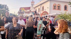 Άγιος Φανούριος: Χιλιάδες πιστών και φέτος τιμούν τη Χάρη του - Φωτογραφίες