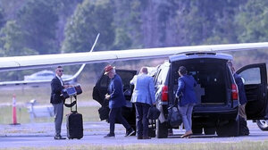 Ο Μπιλ Κλίντον με φορητό απινιδωτή στο Χάμπτονς – Νέα ανησυχία για την υγεία του