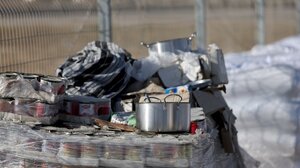 Γάζα: Έξι ακόμη άνθρωποι πέθαναν από την πείνα, την ώρα που φορτηγά φθάνουν στα σύνορα για παραδόσεις καυσίμων