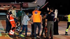 Δεκάδες παιδιά από τη Γάζα διακομίστηκαν για νοσηλεία στην Ιταλία