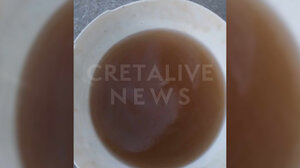 “Τρέχει καφέ νερό από τις βρύσες, πίνουμε... λάσπες!"