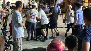 Διαδηλώσεις, επεισόδια και καταστολή μετά από ξυλοδαρμό 14χρονης από τρία κορίτσια στην Κίνα